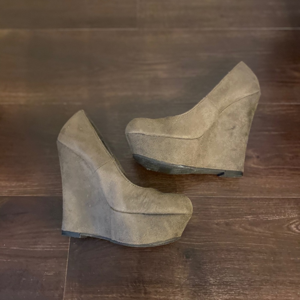 Mossimo Grey Suede Wedges
